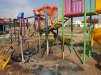 Tarsus’ta çocuk parkını yaktılar