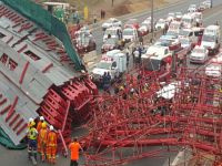 Üstgeçit çöktü: Ölü ve yaralı var