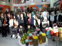 Kadın çiftçiler fuarda ürünlerini tanıttı