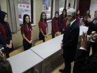 Başbakan Bourgouis, Belçikalı Türk müteşebbislerin açtığı koleji ziyaret etti