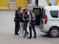 Eniştesini öldürdü