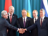 Rusya, Afganistan sınırında savaşa hazırlanıyor