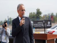 Beş yıl önce açılan caddeyi iki bakan tekrar açtı