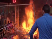 Kitabevini böyle yaktılar