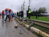 Çevik kuvvet aracı devrildi