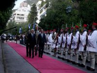 Hollande, yatırım için Yunanistan'da