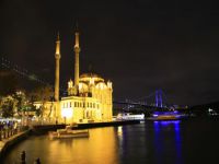 Boğaziçi Köprüsü BM mavisine büründü