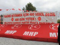 ‘4’ünüzü gördük, 400’ünüz kalsın’ pankartı