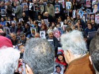 Mujica Cumartesi Anneleri'ni ziyaret etti