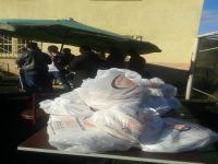 AKP, oy kullanılan okul bahçesinde stand kurdu