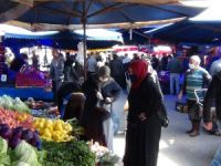Bursalılar pazara akın etti