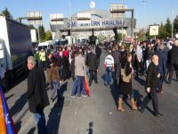 Davutoğlu konuştu, yolcular mağdur oldu