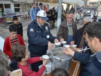 Emniyetten şehit polislerin anısına aşure