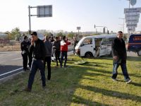 Ambulans, minibüse çarptı