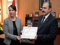 Bakan Eroğlu, mazbatasını aldı