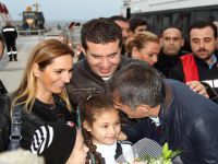 Beşiktaş, Bursa'da çiçeklerle karşılandı