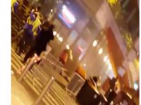 Paris'teki tiyatro binasında 100 kişi rehin alındı