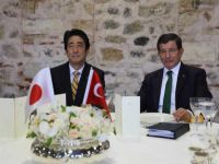 Davutoğlu, Japonya Başbakanı Abe ile görüştü
