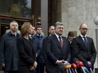 Poroşenko, taziye ziyaretinde bulundu