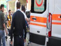 Kızının gözleri önünde boğazını kesti