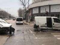 İki otomobilin çarpıştı:9 yaralı