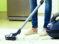 Hanımlar, ev süpürmek için 125 saat harcıyor