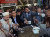 Dündar, papazla aşure dağıttı