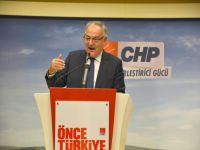 Davutoğlu'nun, Erdoğan'ın gölgesinde bırakıldığı açık