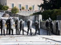 Atina'da çiftçiler polisle çatıştı