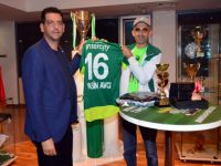 4 metrelik Bursaspor bayrağıyla koşan Avcı'ya ödül