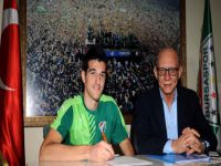 Bursaspor'da Kubilay Kanatsızkuş profesyonel oldu