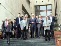Öğretmenler, öğretmenler gününü adliyede kutladı