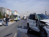 Otobüs ile otomobil çarpıştı: 3 yaralı