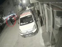 Araç hırsızları kameralara takıldı