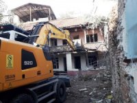 Bursa’da metruk binalar yıkılıyor
