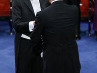 Aziz Sancar, İsveç Kralı’nın elinden Nobel ödülünü aldı