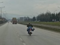 Motosikletle tehlikeli yolculuk