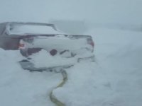 Uludağ'da araçlar kar altında kaldı