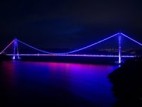Köprüler Epilepsi için mor ışık yaktı