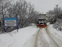 Bursa'da karla mücadele sürüyor