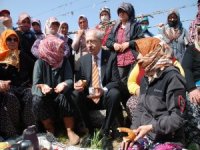 Kılıçdaroğlu kadın çiftçilerle buluştu