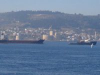 Rus gemisi Çanakkale Boğazı'ndan çekilerek götürüldü