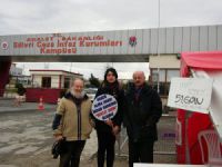 'Tutuklu gazetecilere selam, nöbete devam!'