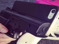 Bu iPhone Kılıfı Alarma Geçirdi