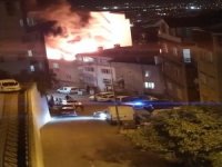 Bursa'da binanın çatısı alev alev yandı