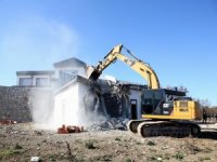 Bursa'da kaçak villalar yıkıldı