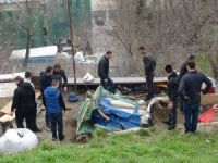 Evsiz vatandaşın çadırını da zabıta yıktı