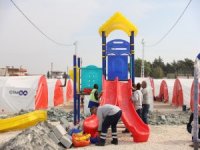 Depremzede çocuklara oyun parkı