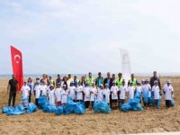 Gönüllülerden sahil temizlik etkinliği