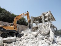 Mudanya'da kaçak yapılar yıkıldı